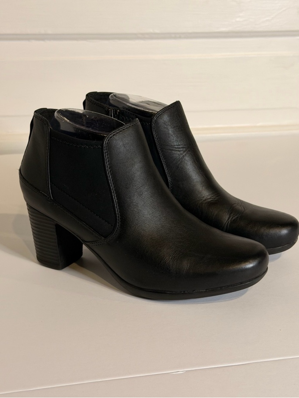 Sleek Black Leather Ankle Booties with Stacked Block Heel. Size 8